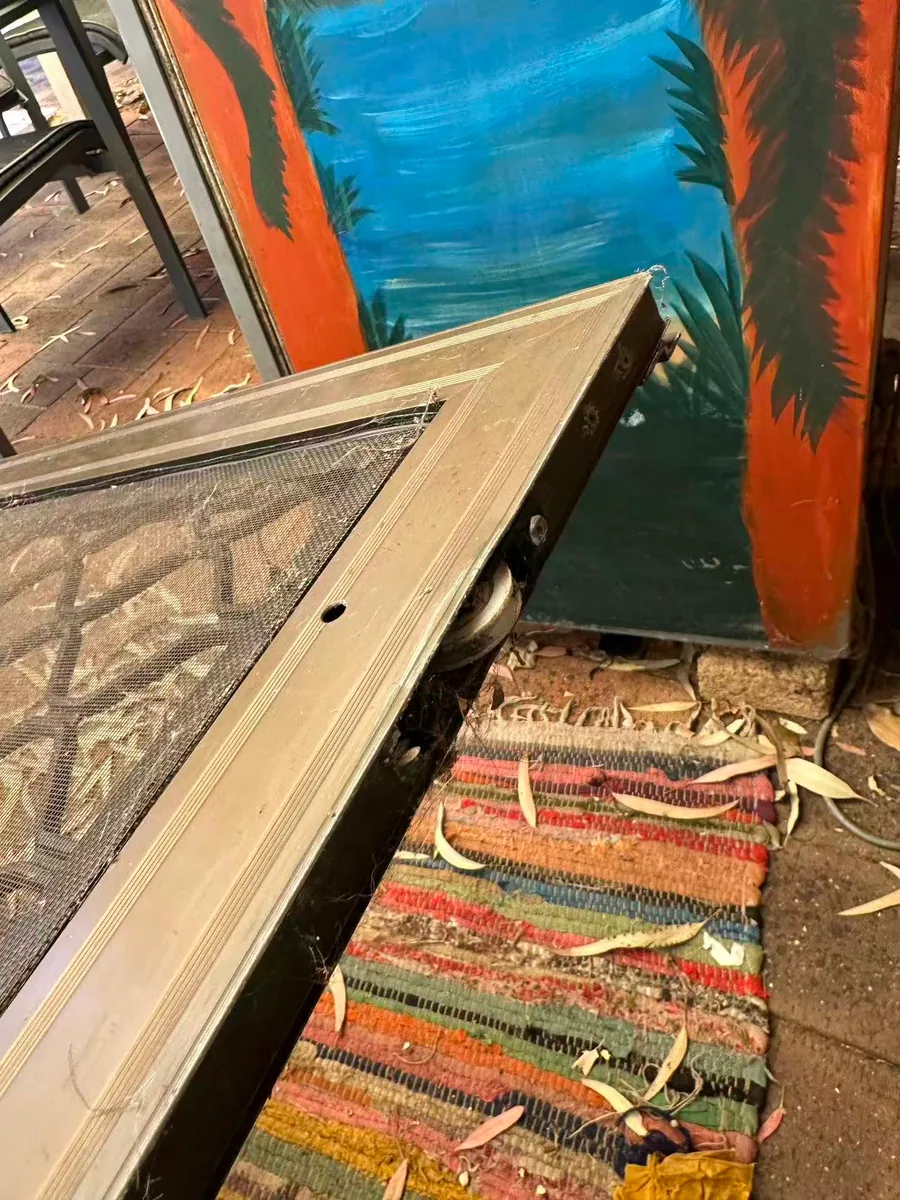 Owner-supplied photo of a sliding door and track area