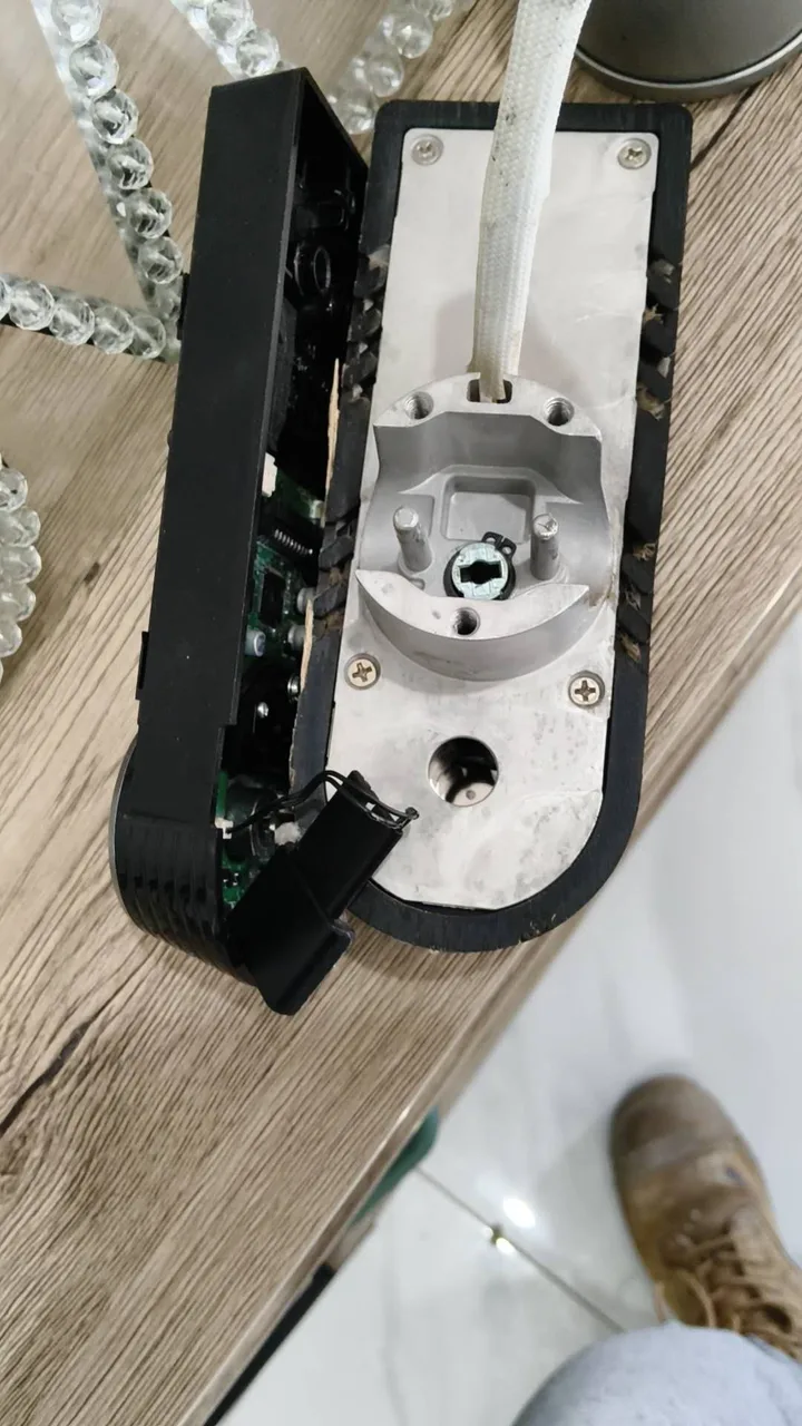 Owner-supplied close photo of internal electronic door-lock components